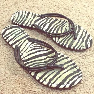 Express 8 Medium Zebra Black Flip Flops